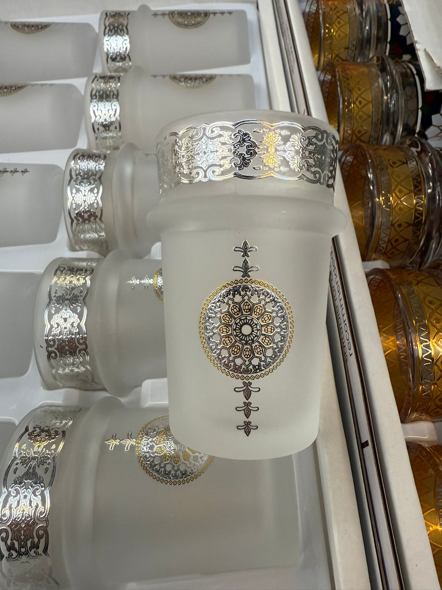 Theeglazen – Mat Glas met Zilveren Decoratie