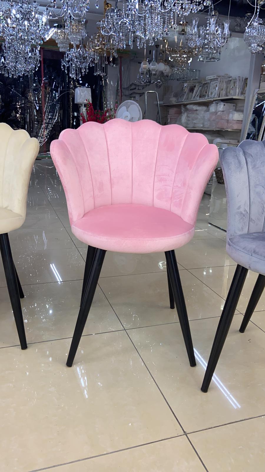 Velvet schelpstoel met zwarte poten - Roze