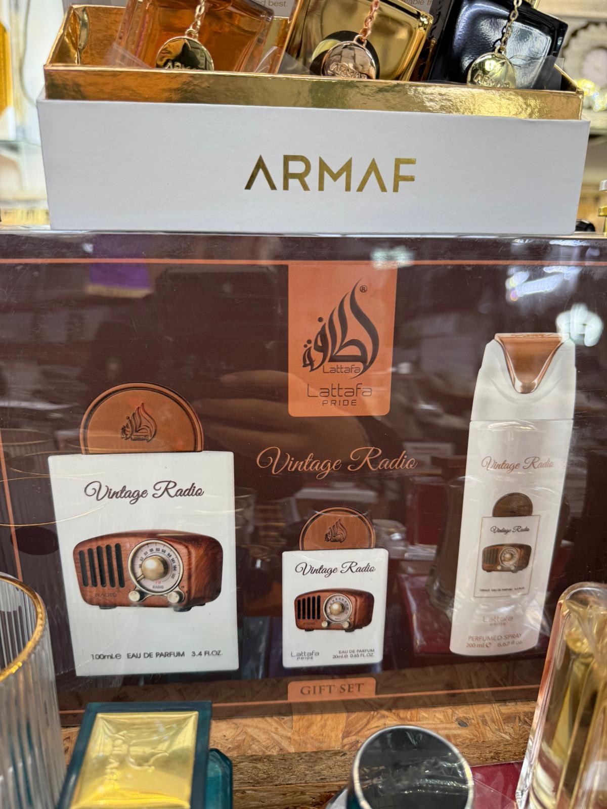 Lattafa Pride Vintage Radio – Luxe Gift Set (Uniseks)